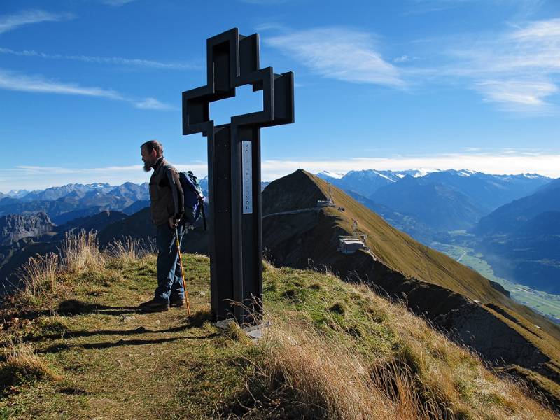 Solides Gipfelkreuz auf dem Schongütsch