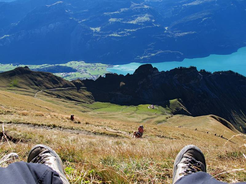 Pause auf dem Grat mit sehr schönen Aussichten auf Brienzersee