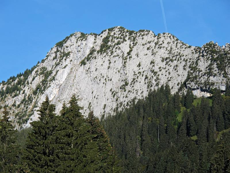 Brüggler Südwand mit vielen Kletterrouten