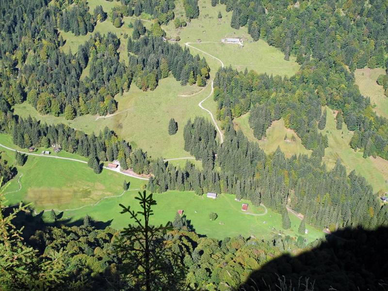 Tiefblick ins Niederurnertal von Wänifurggel aus