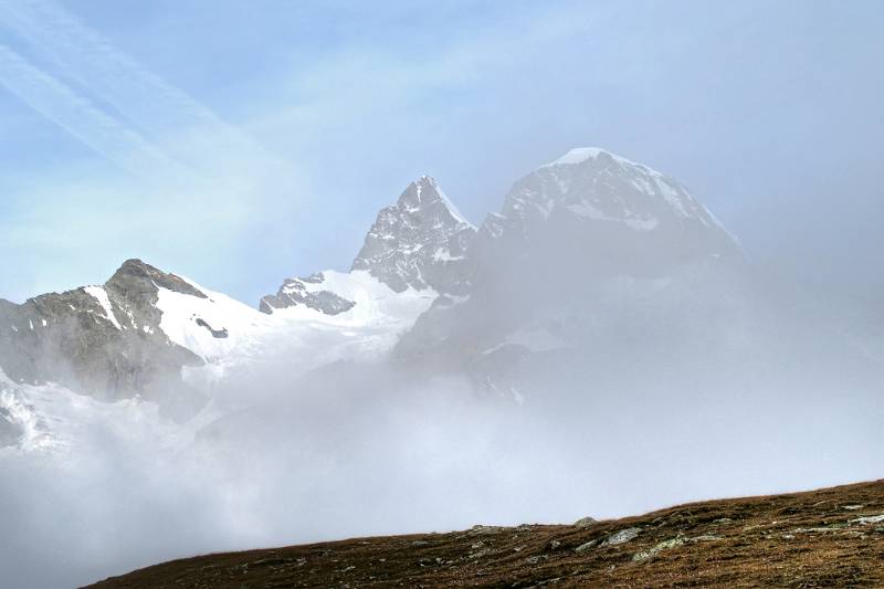 Wellenkuppe und Obergabelhorn sind noch im Nebel
