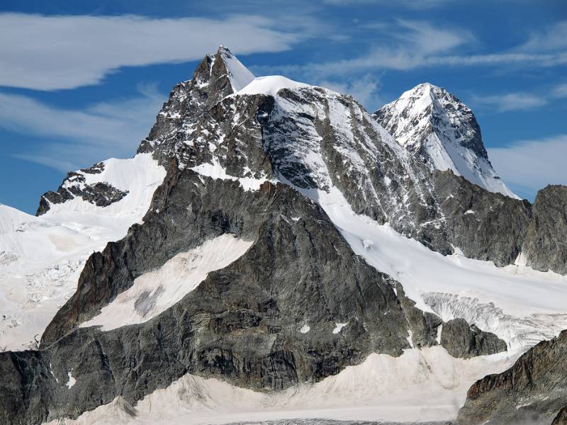 Obergabelhorn, Wellenkuppe und Dent Blanche, v.l.n.r.