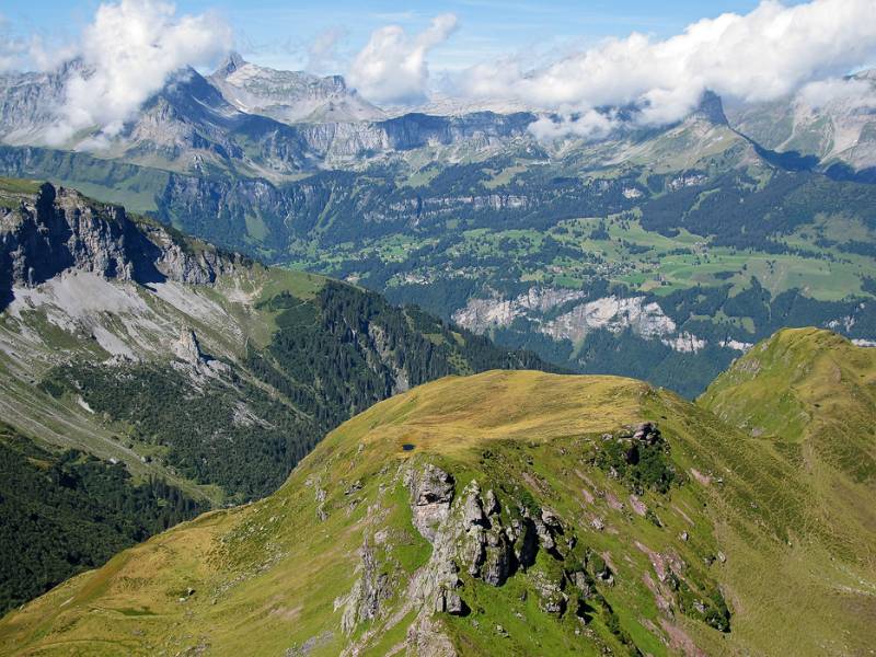 Schönes Wetter, trotzdem gibt es einge Wolken, die Sicht auf Gipfel