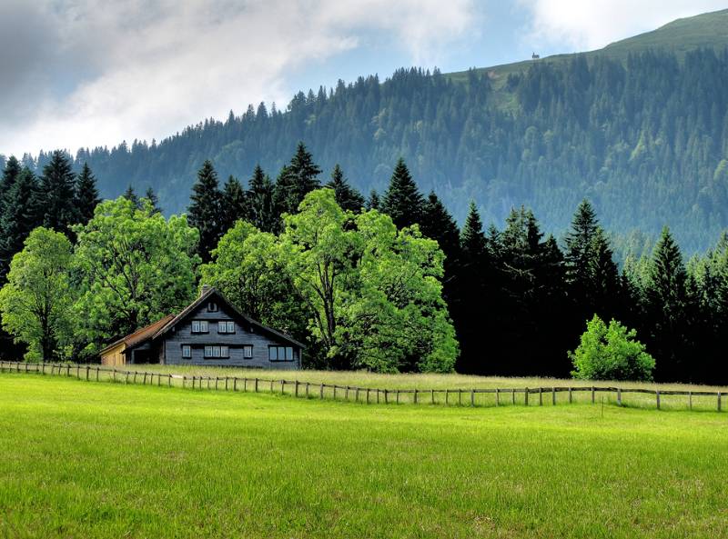 Die Kapelle weit auf dem Grat