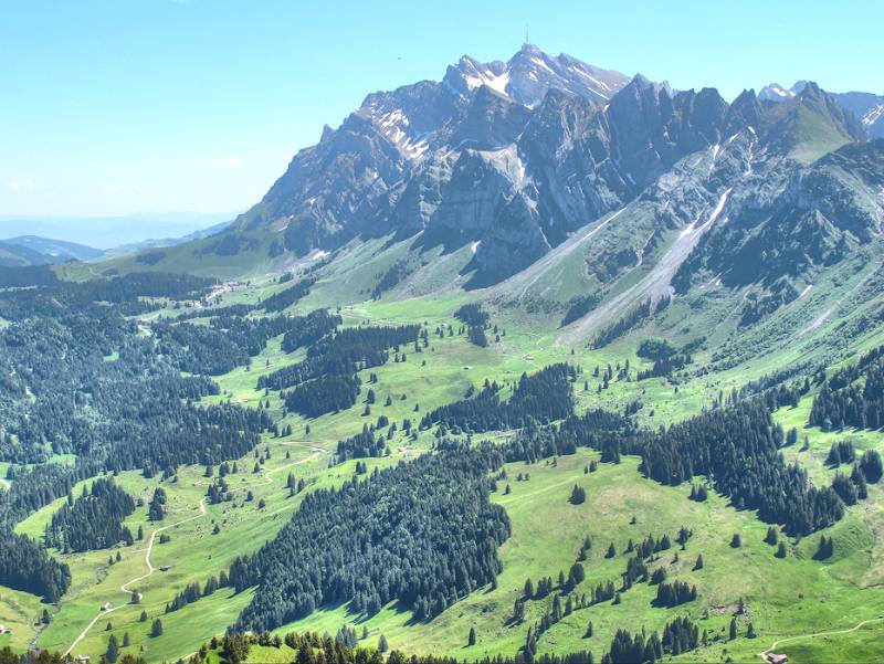 Säntis und Schwägalp am Fuss links