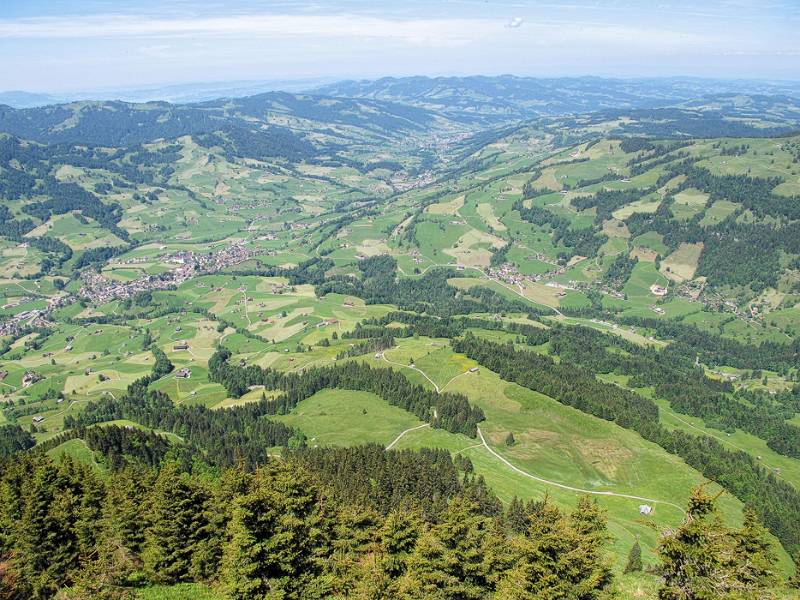 Toggenburg mit Nesslau und Neu St. Johann. Ganz hinten - Wattwil