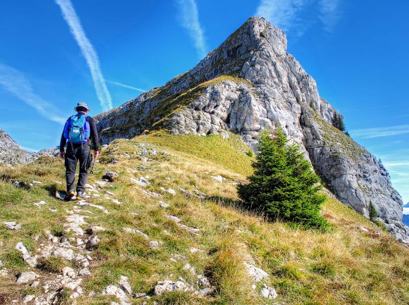 Rothorn. Die Aufstiegroute geht von links nach rechts über die Rippe