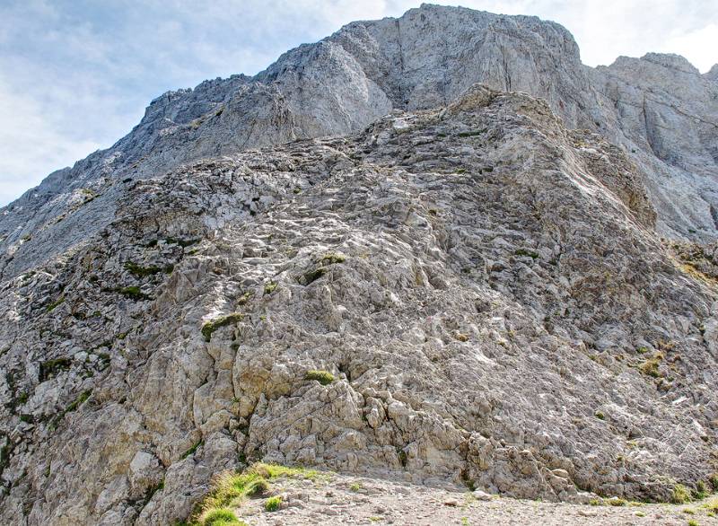 Einfache Kletterroute führt zum Gipfel von Altmann. Trotzdem gibt es ein