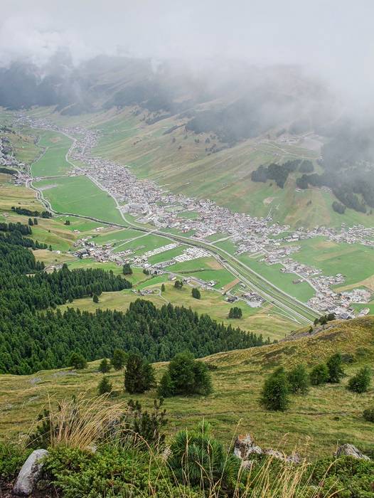 Livigno mit Nebel umhüllt