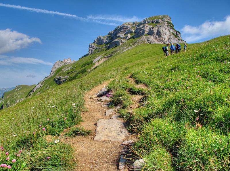 Die Aufstiegsroute ist direkt gegenüber. Der Aufstieg auf den Kopf ist