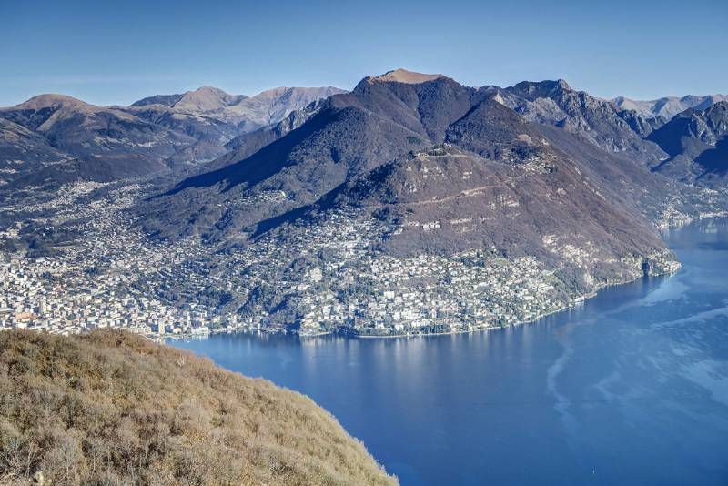 Blick nach Norden: Monte Brè und Monte Boglia