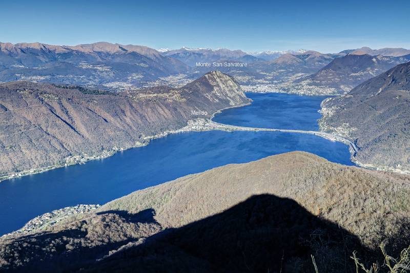 Blick vom Monte San Giorgio Richtung Monte San Salvatore und Lugano