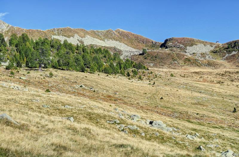 Blick Richtung Bassa di Nara mit Skilift Station oben