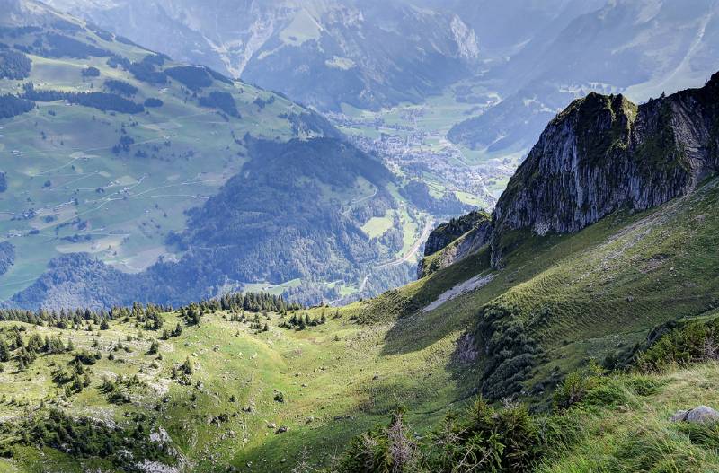 Blick auf Engelberg im Abstieg