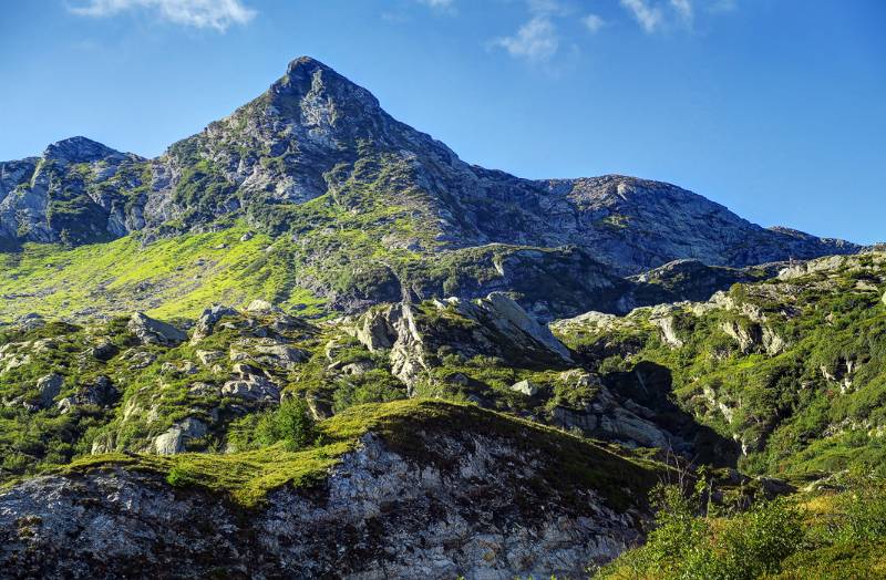 Cima della Laurasca und vorne ist die Aufstiegsroute bis zum Grat