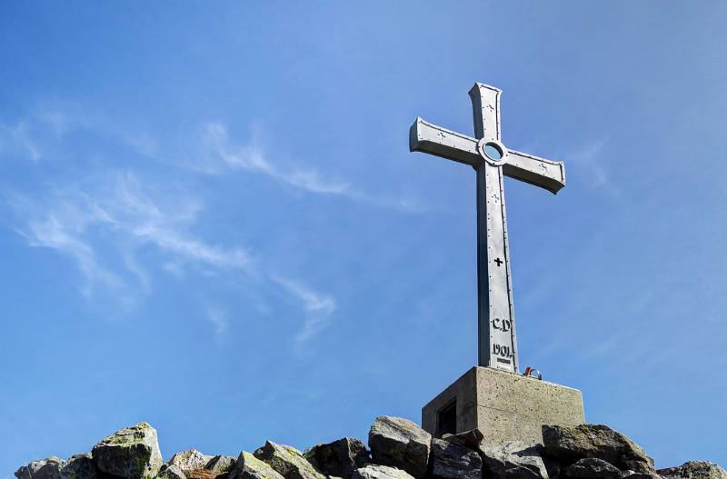 Das Gipfelkreuz von Pizzo Bombögn