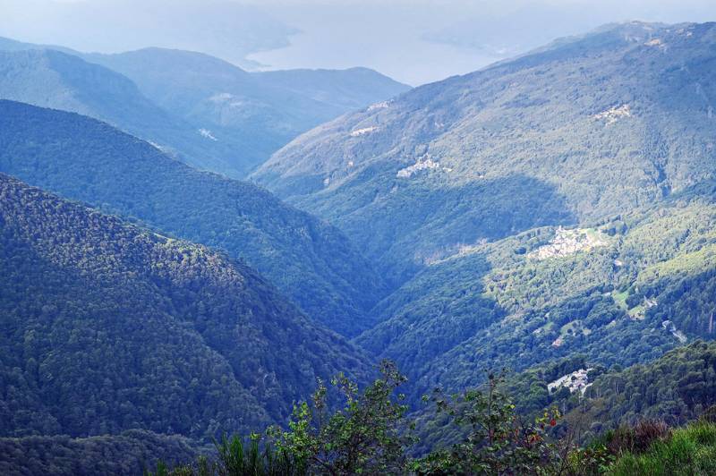 Lago Maggiore von Monte Tamaro. Viel Feuchtigkeit in der Luft