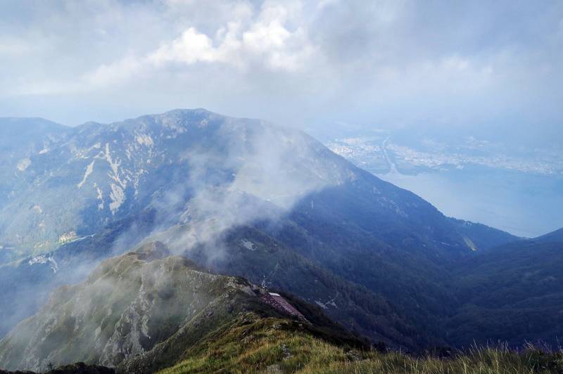 Vorne ist Monte Gambarogno