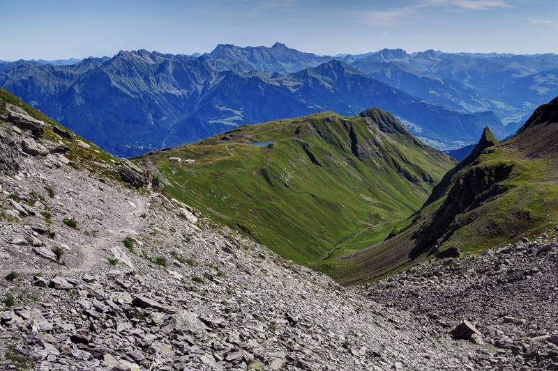 Blick von Wildseeluggen zurück zur Pizolhütte und Wangsersee. Vorne ist Valplonatal