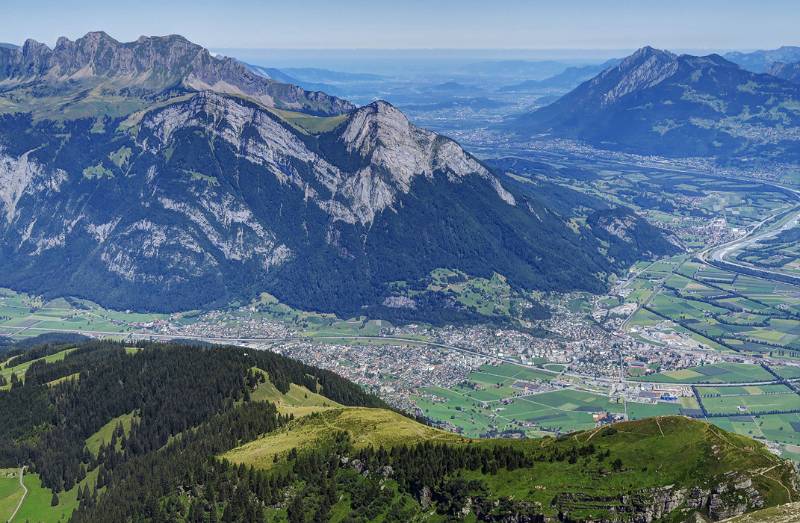 Unten am Fuss von Gonzen ist Sargans