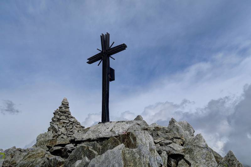 Das Gipfelkreuz von Sidelhorn