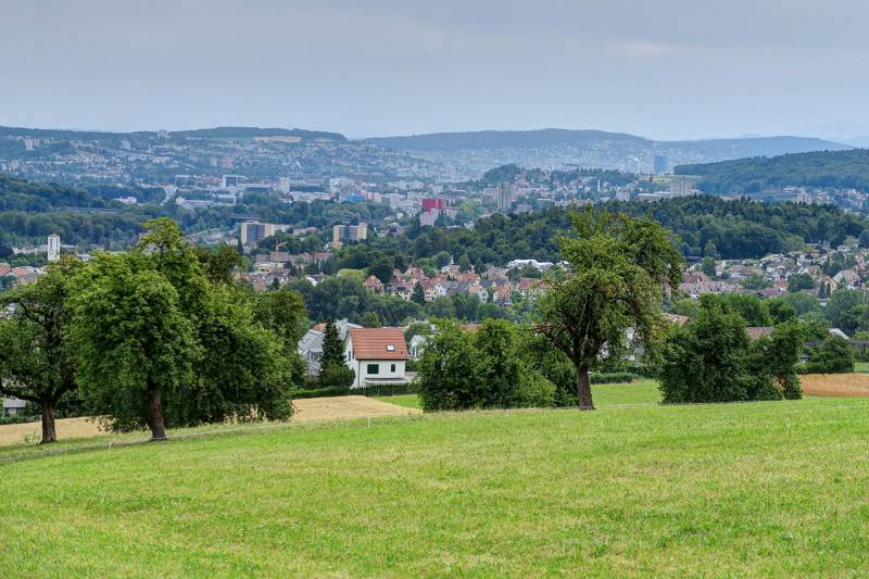 Zürich ist nicht sehr weit, der Turm von Hardbrücke ist bereits