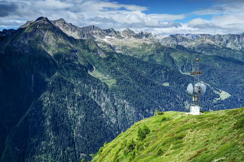 Antene auf dem Schulter und die andere Seite von Valle Leventina