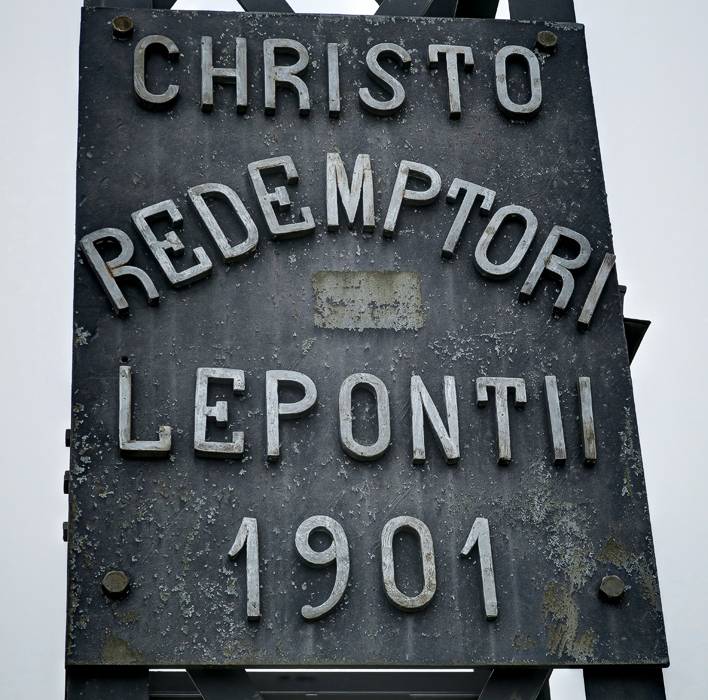 Auf dem Gipfelkreuz