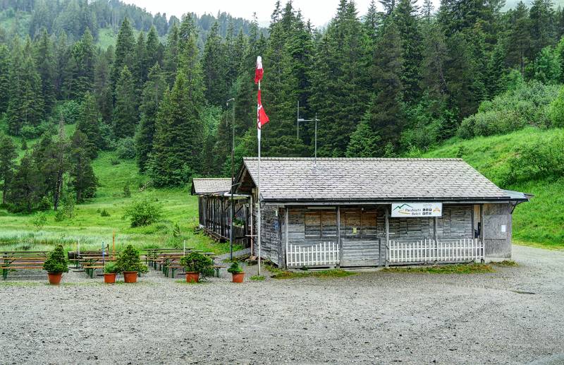 Start auf dem Glaubenbergpass. Bewölkt