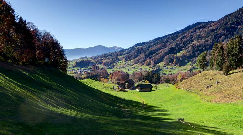 Durch die Hügellandschaft