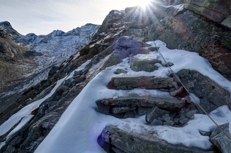 Gut eingerichteter Wanderweg zum Monte Moro Pass