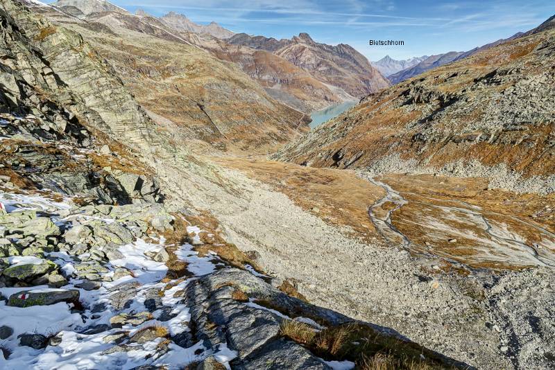 Blick zum Mattmark See mit schönem Bietschhorn auf der anderen Seite