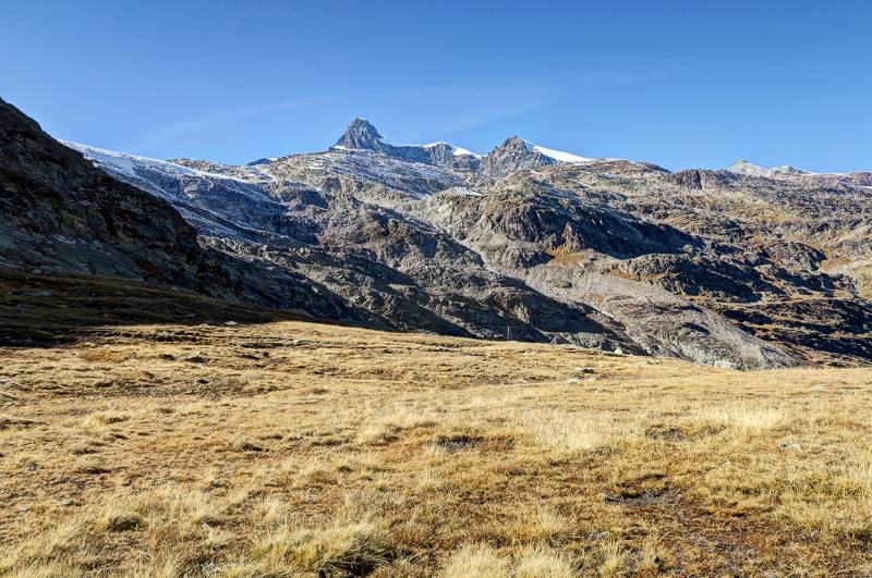 Wieder zurück auf Tälliboden mit Strahlhorn im Hintergrund