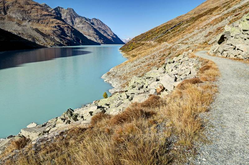 Schöner Spaziergang entlang Mattmarksee