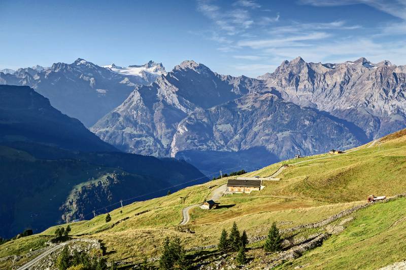 Panorama im Aufstieg: von Uri Rotstock auf der rechten Seite bis