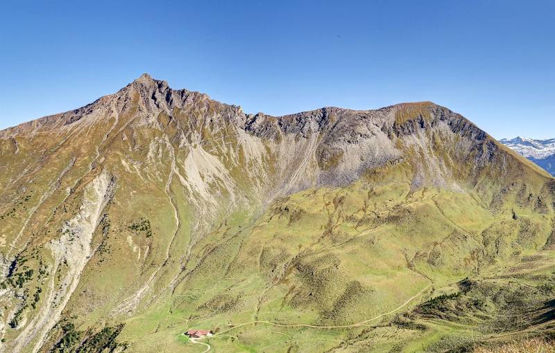 Blick auf die andere Seite des Turnelsbachs: Giferspitz und Louwenehore rechts