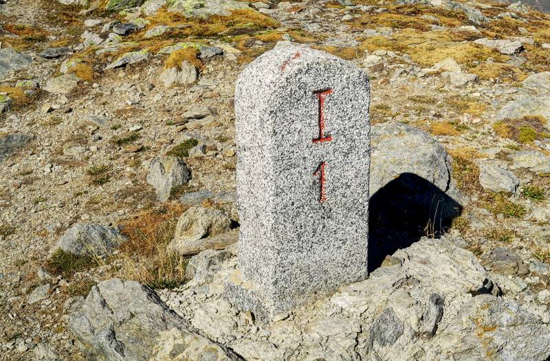 Grenzstein auf dem Piz Terza - Italienische-Seite