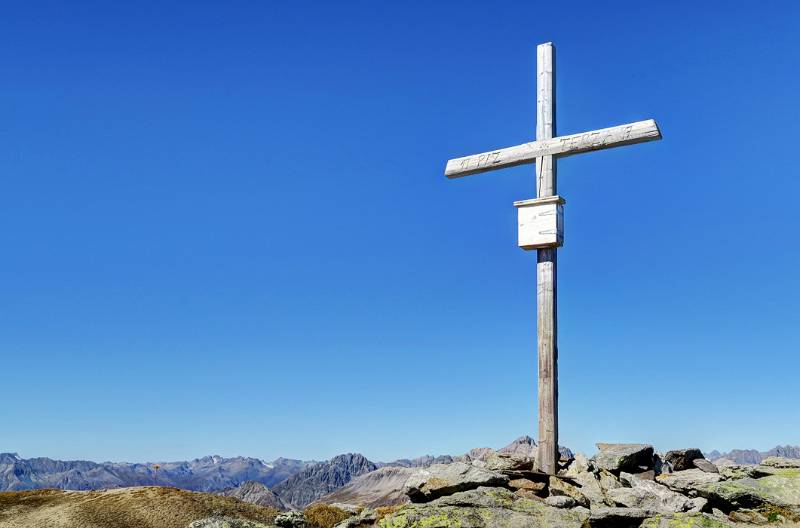 Das Gipfelkreuz von Piz Terza