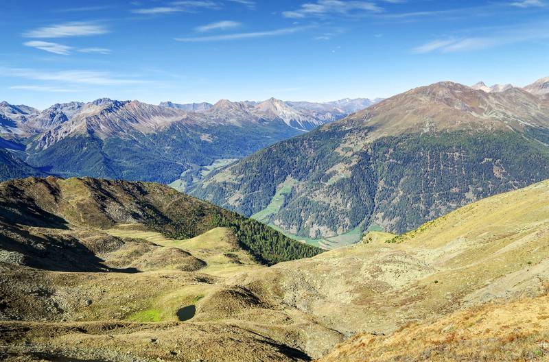 Blick zurück ins Münstertal. Rechts ist Piz Terza - das Ziel