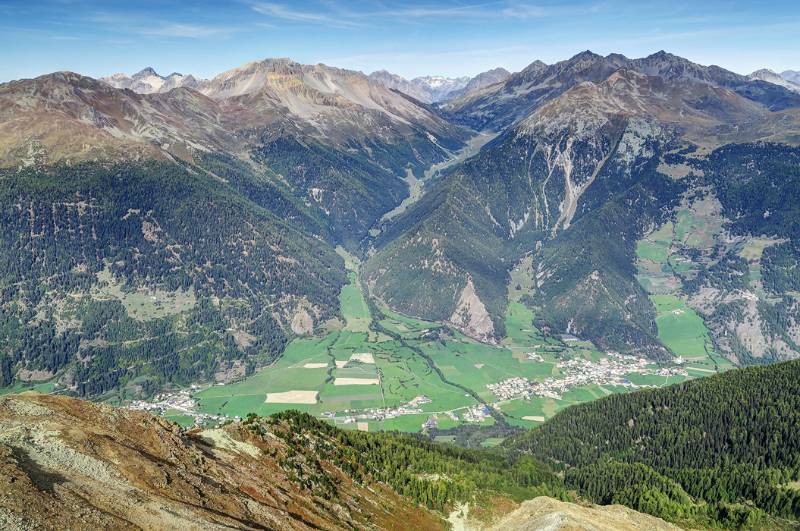 Das italienische Val d'Avigna vorne und Piz Sesvenna