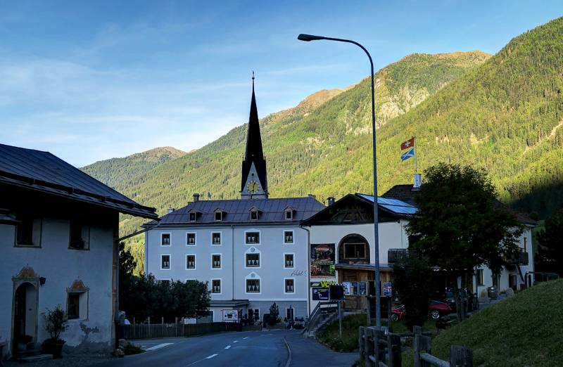 Sta. Maria. Blick Richtung Piz Chavalatsch