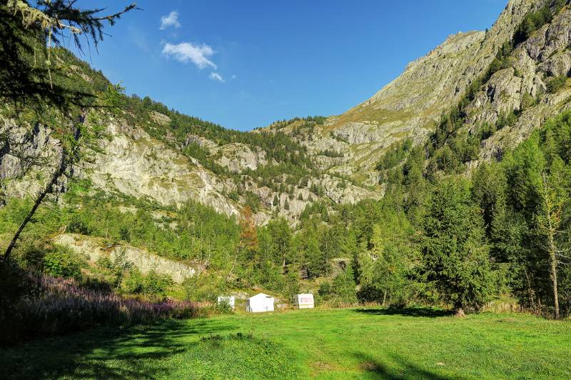 Blick von Camping Platz Van d'en Haut zurück auf den Abstiegsweg