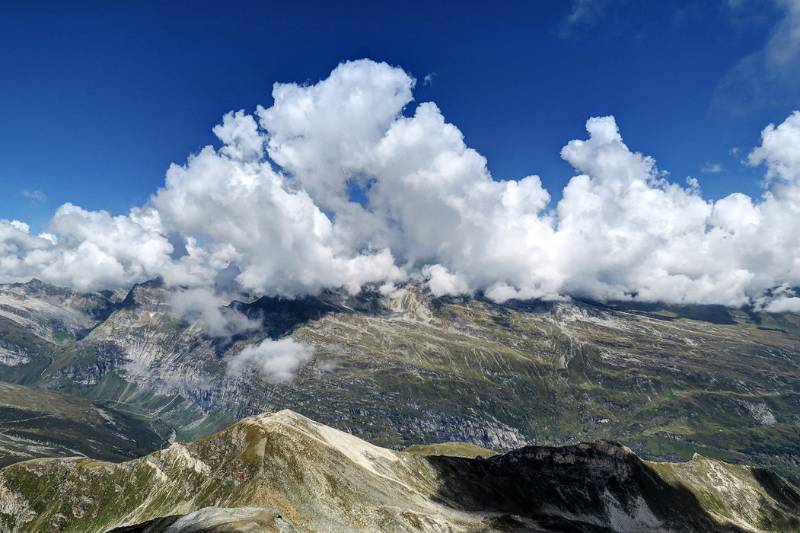 Die Umliegenden Gipfel sind leider von Wolken bedeckt