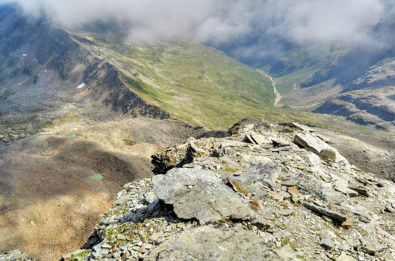 Blick Richtung Fanelllücke. Peiltal rechts führt nach Vals