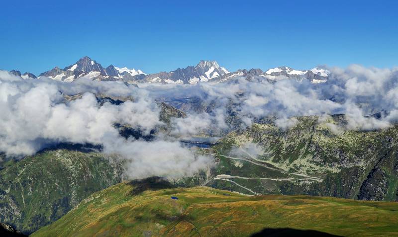 Schöne Aussicht auf die Berner Alpen: Finsteraarhorn, Lauteraarhorn, Schreckhorn ...