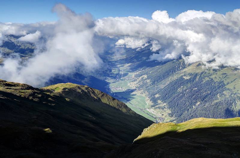 Obergoms unter Wolkenbogen