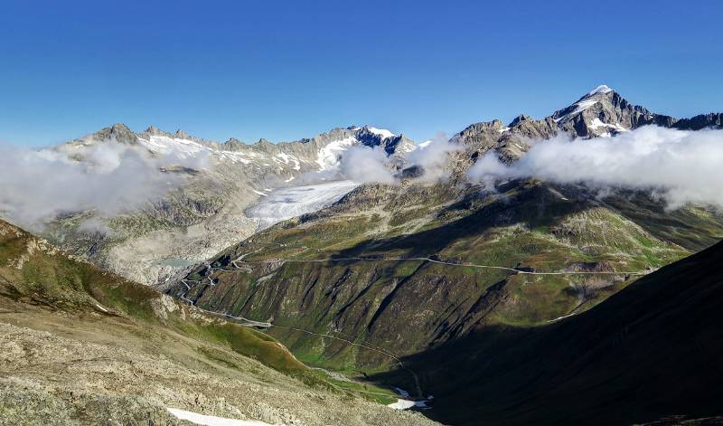 Schöne Ausblicke auf das Rhonegletscher-Gebiet: Gärstenhörner, Tieralplistock, Kl. Furkahorn, Galenstock