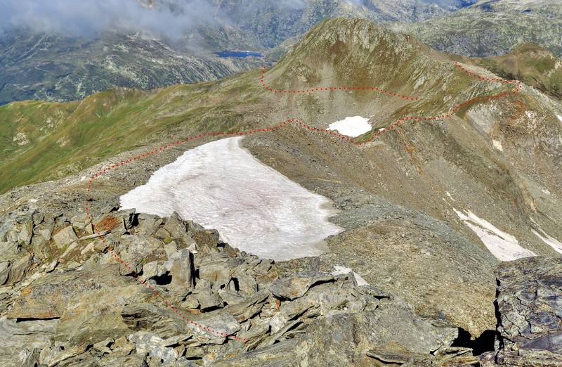 Blick zurück entlang bereits begangenem Grat