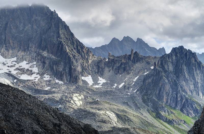 Die Kamele von Bielenhorn. Unten ist Sidelenhütte