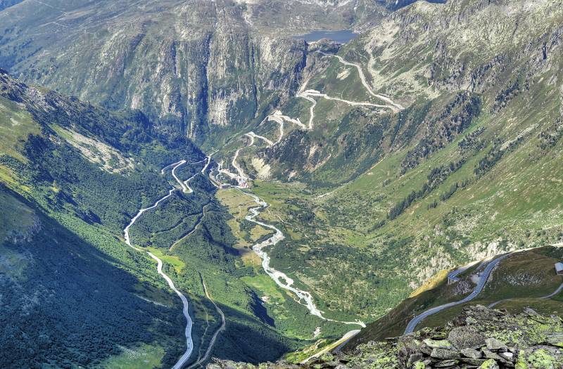 Gletsch und Grimselpassstrasse von Kl. Furkahorn aus